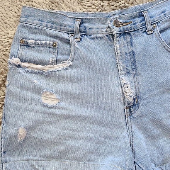 VTG DESTROYED JEAN SHORT, LIGHT WASH, XL - Picture 2 of 12